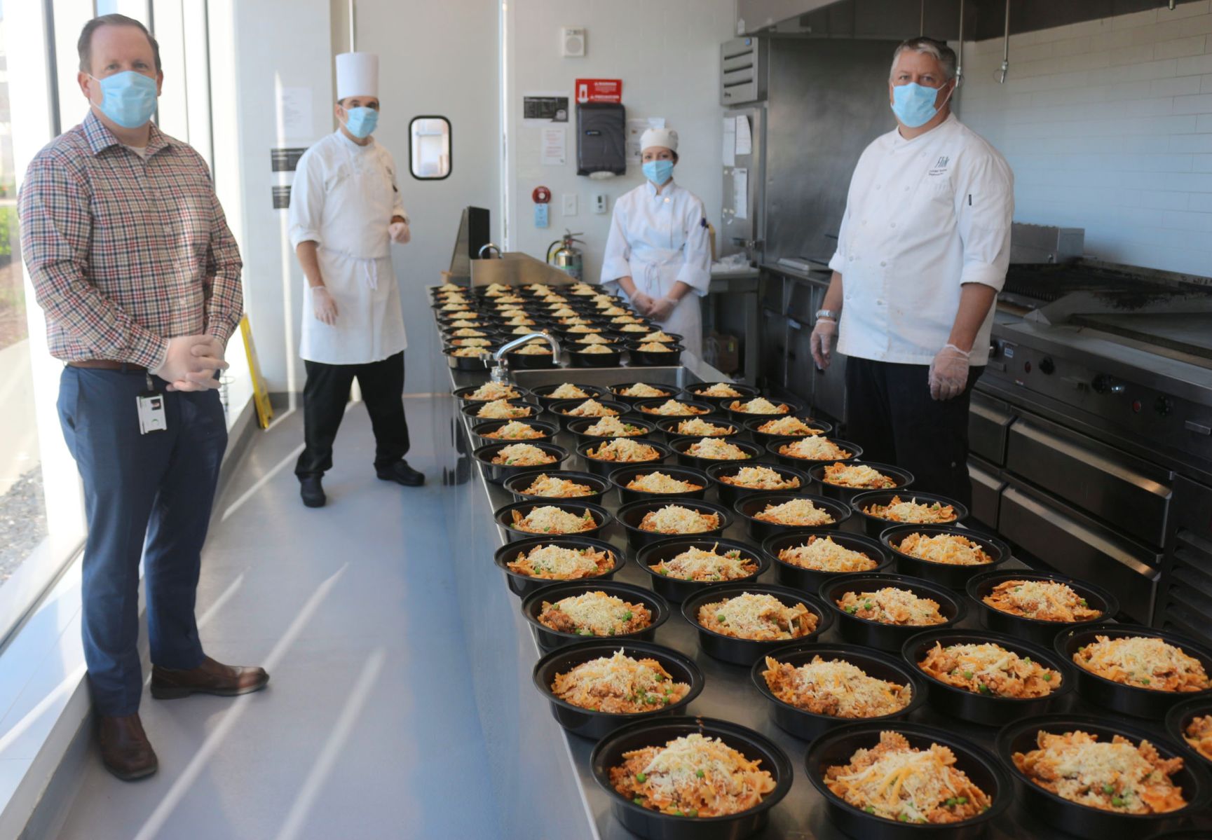 042920_MNS_MBUSA_meals_008 staff with pasta dishes